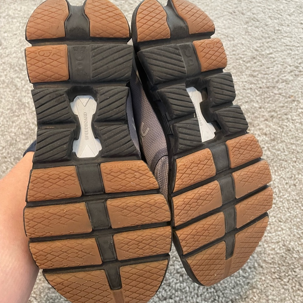 On Running Lavender and Black Women's Athletic Running Shoes - Picture 2 of 6